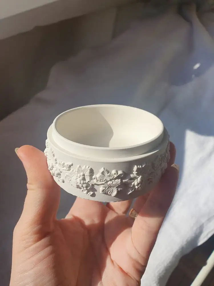 Cauciuc siliconic pentru turnare marmura lichida 10 Vas decorativ motiv floral, realizat din marmura lichida si turnata in matrita din cauciuc siliconic A15