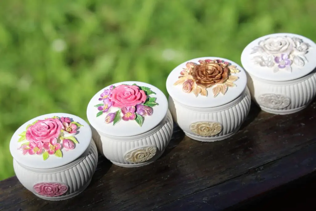 Cauciuc siliconic pentru turnare marmura lichida 12 Casete decorative cu model floral, realizate din marmura lichida si turnata in matrita din cauciuc siliconic A15