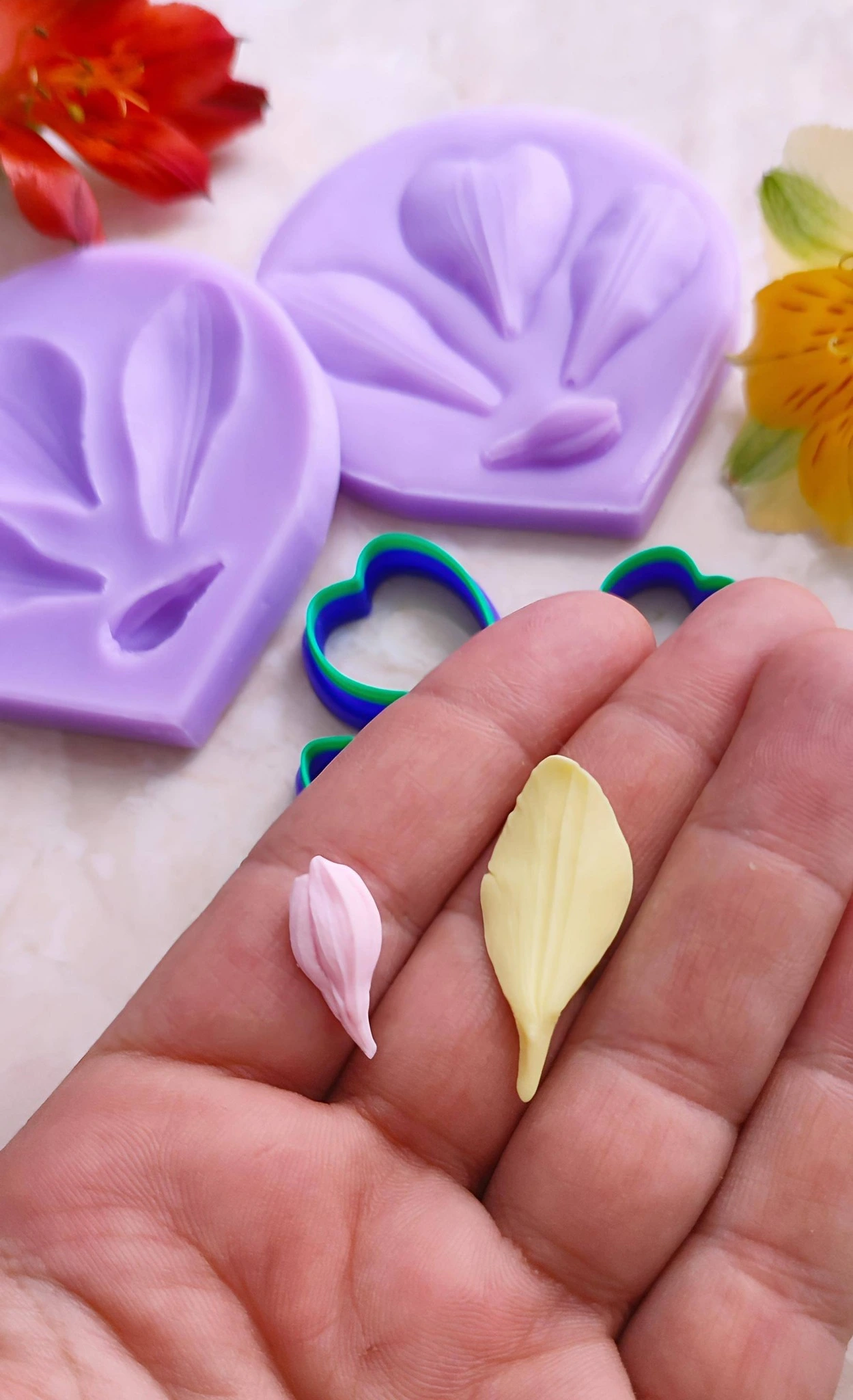 Veiner Alstroemeria + Cuttere Silicon – Matrita Flori Realiste 2 Veiner Alstroemeria + Cuttere Silicon – Matrita Flori Realiste Lut Polimeric